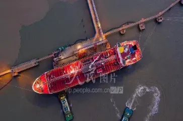 大型原油码头常采用(大型原油码头常采用的码头岸线布置形式是)_https://cj.meihuadianqi.com_期货财经_第1张